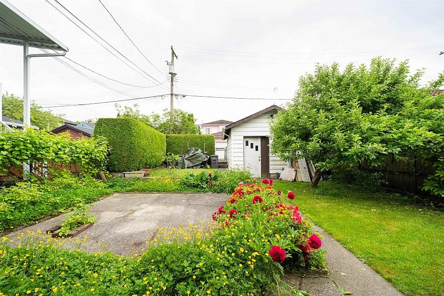 2066 E 23rd Avenue Vancouver, BC - 28