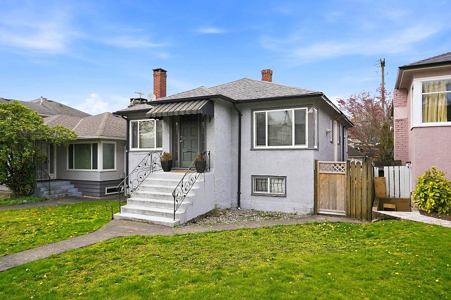 2349 E Pender Street Vancouver, BC - 1