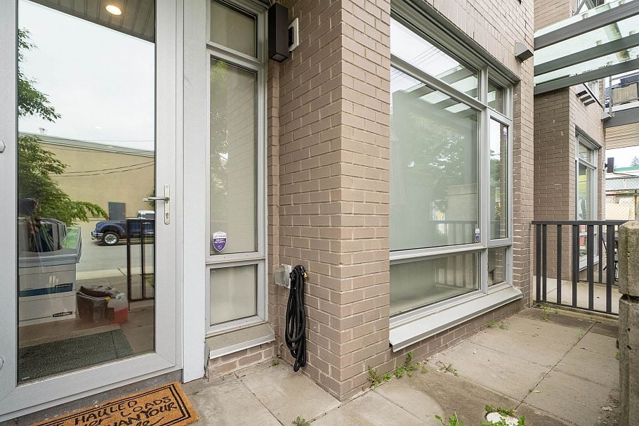 104 1591 Bowser Avenue North Vancouver, BC - 21