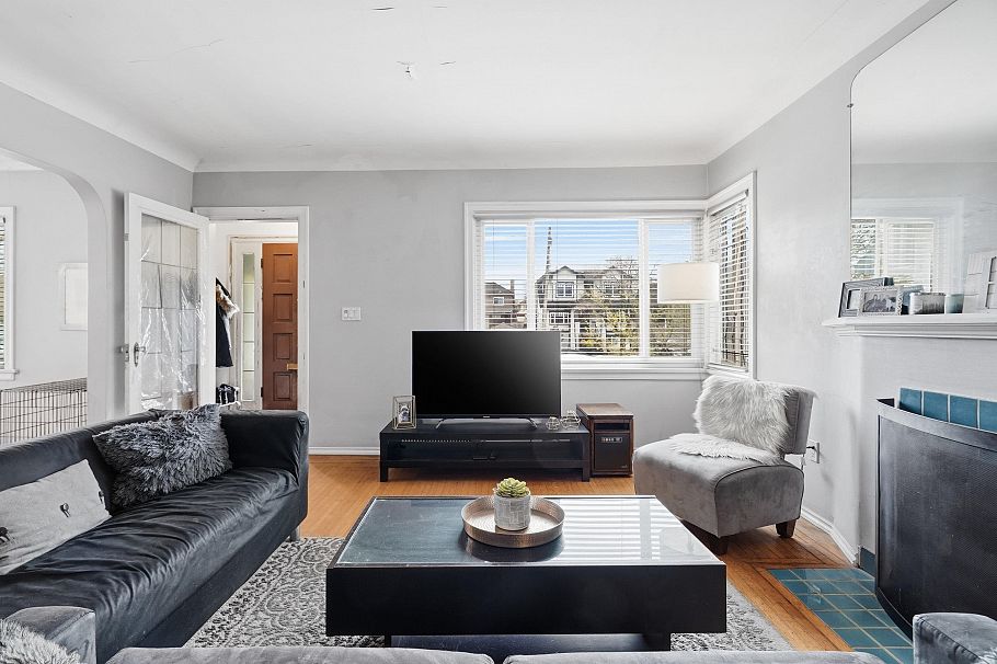 2349 E Pender Street Vancouver, BC - 9