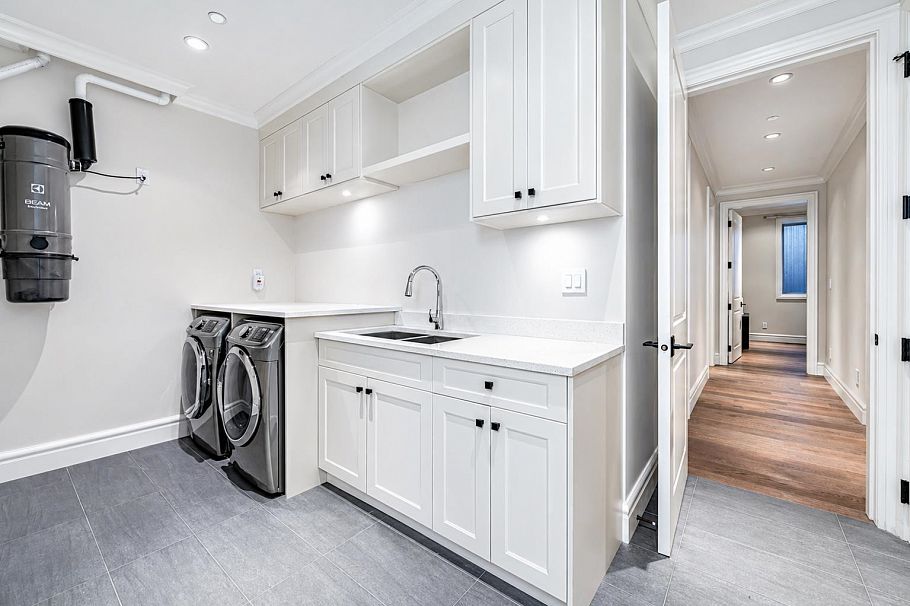 1379 W 46th Avenue Vancouver, BC - 36