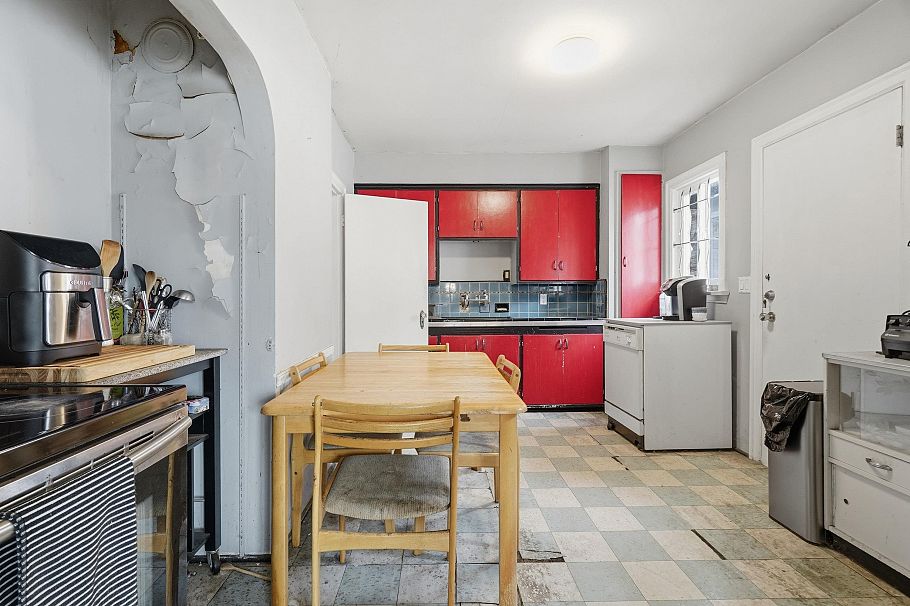 2349 E Pender Street Vancouver, BC - 12