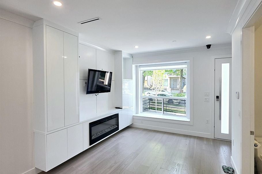 3466 28th Avenue Vancouver, BC - 9