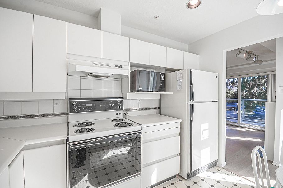203 865 W 15th Avenue Vancouver, BC - 21