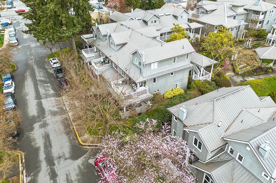 205 1518 Bowser Avenue North Vancouver, BC - 30