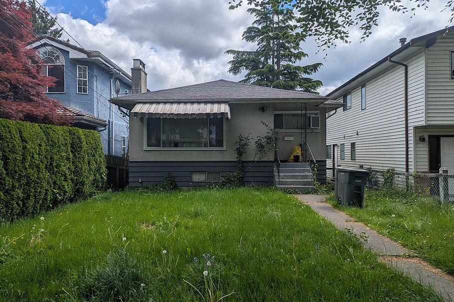 4520 Welwyn Street Vancouver, BC - 1