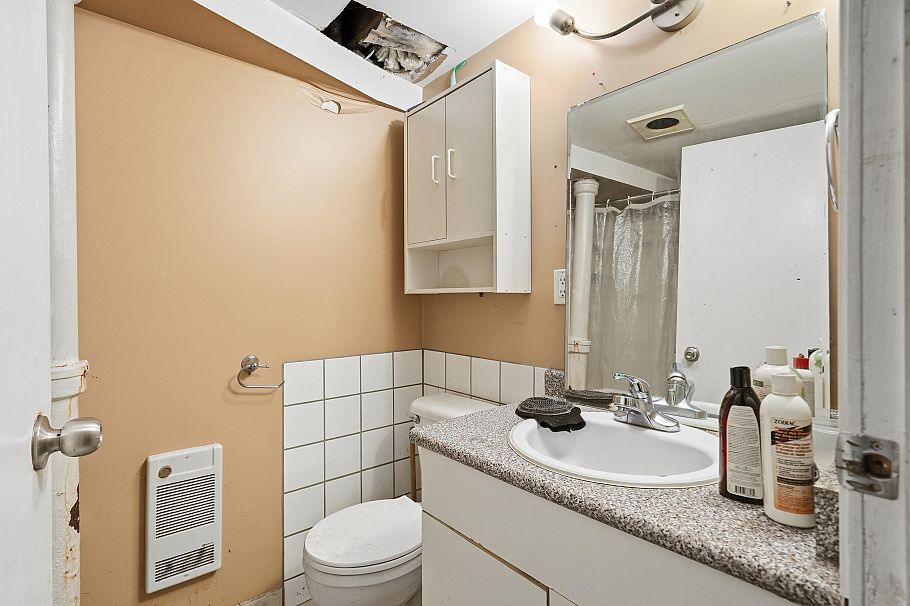 2349 E Pender Street Vancouver, BC - 26