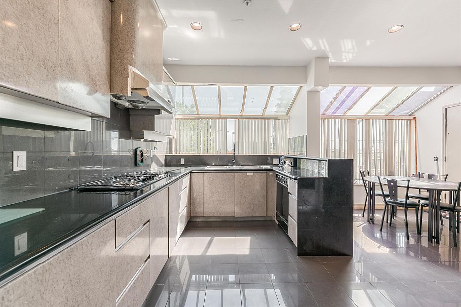 1738 E 63rd Avenue Vancouver, BC - 14