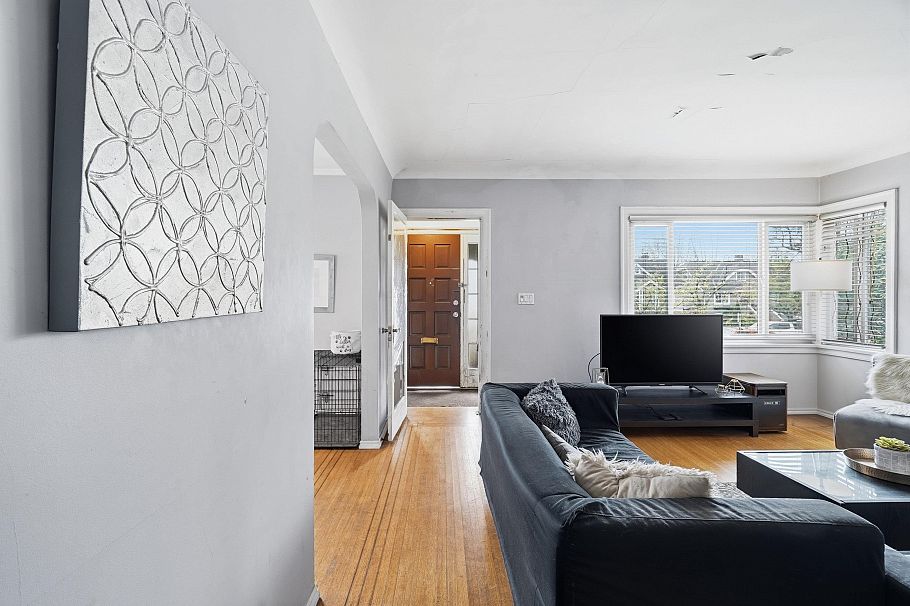 2349 E Pender Street Vancouver, BC - 11
