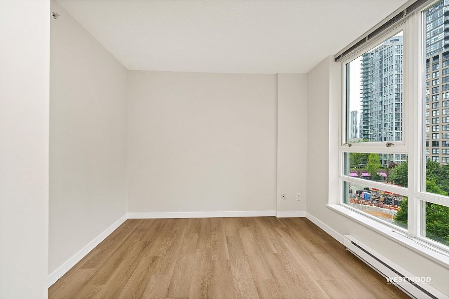 808 939 Expo Boulevard Vancouver, BC - 11