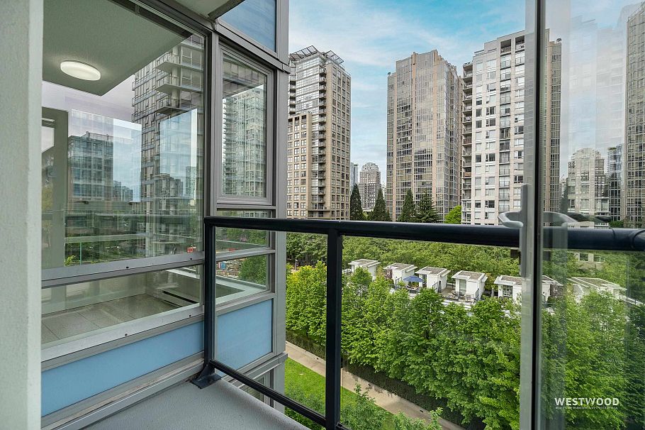 808 939 Expo Boulevard Vancouver, BC - 25