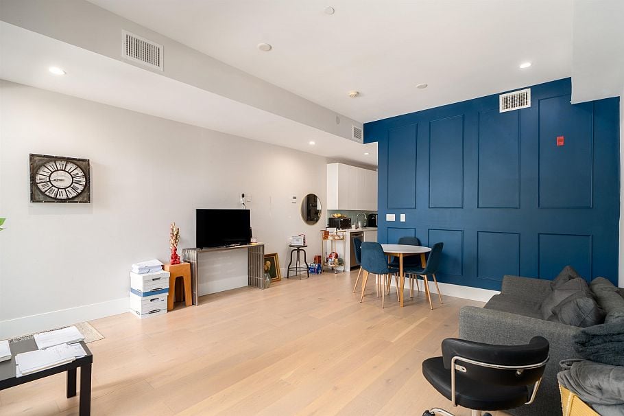 104 1591 Bowser Avenue North Vancouver, BC - 15