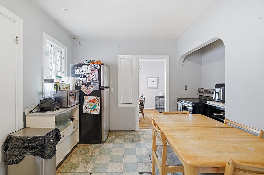 2349 E Pender Street Vancouver, BC - 14