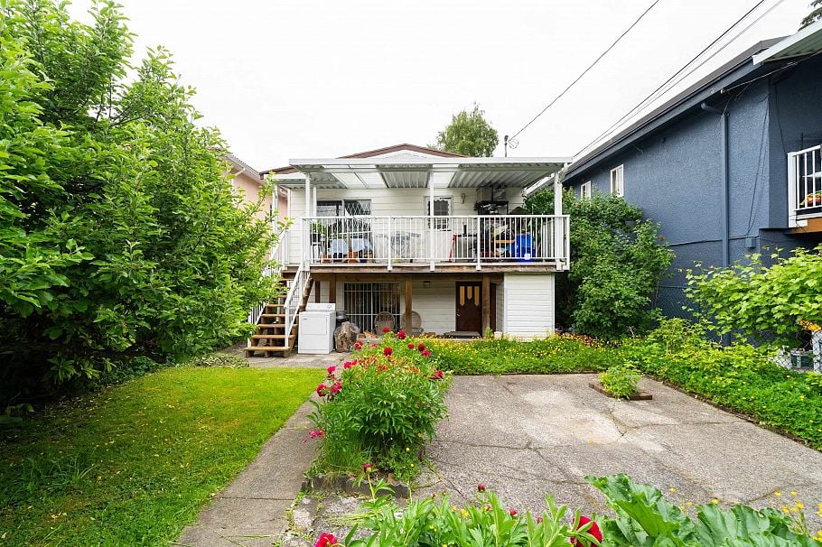 2066 E 23rd Avenue Vancouver, BC - 30