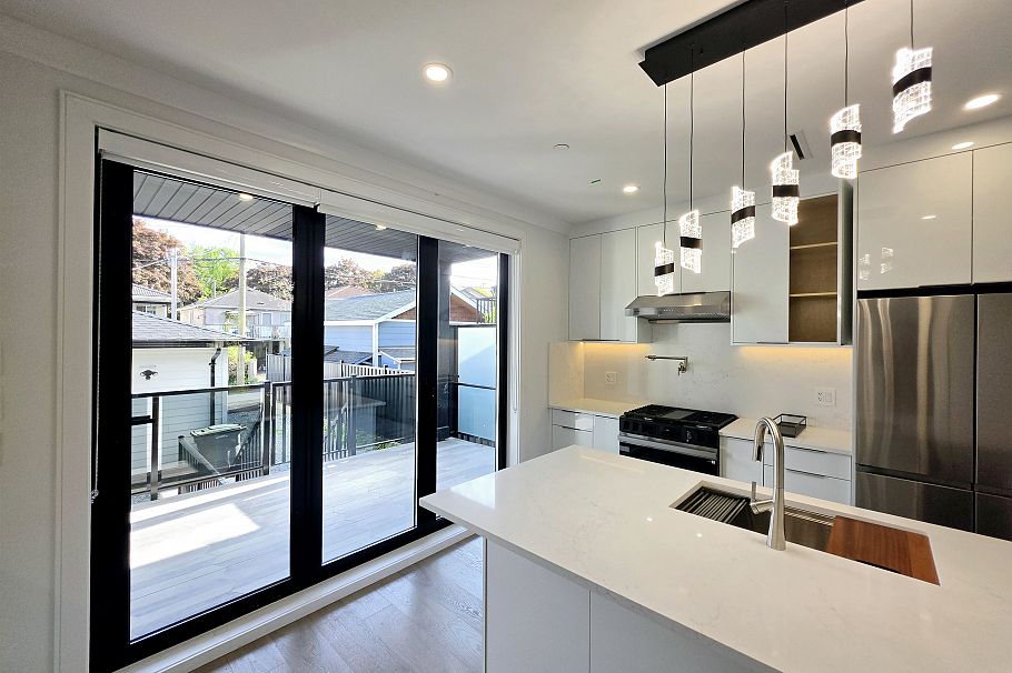 3466 28th Avenue Vancouver, BC - 28