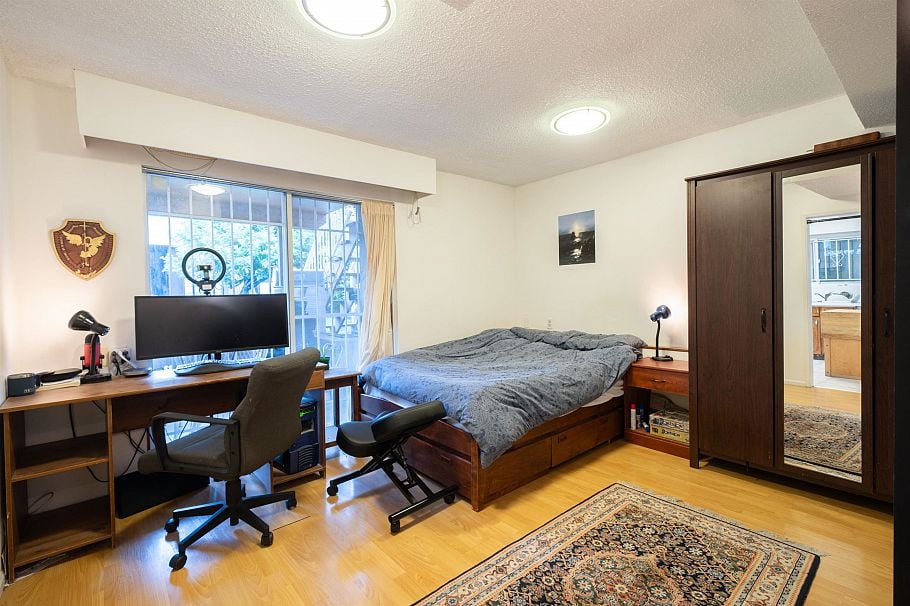2066 E 23rd Avenue Vancouver, BC - 23