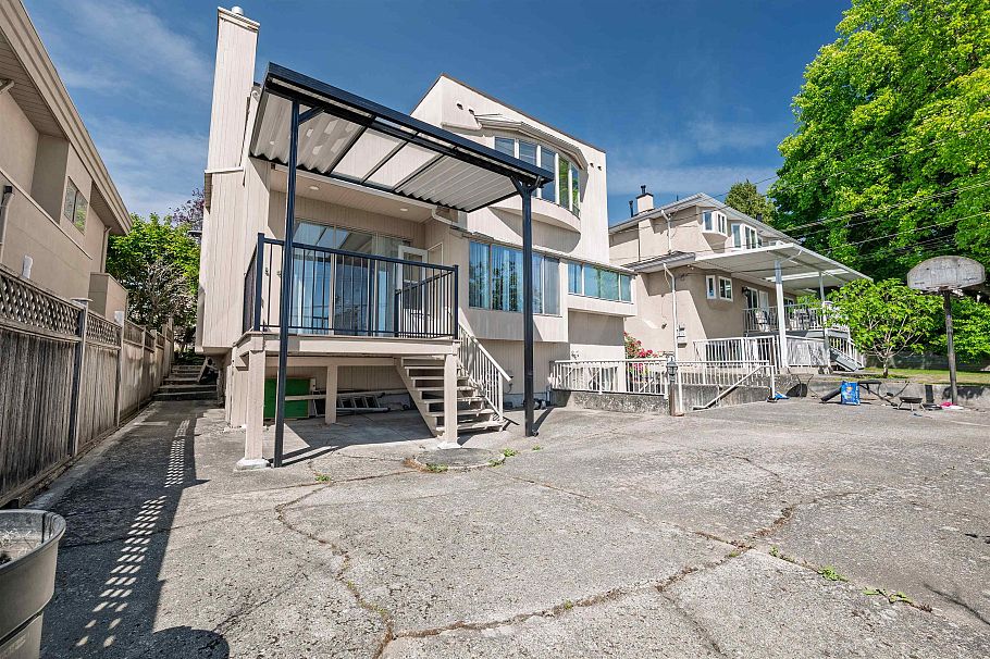 1738 E 63rd Avenue Vancouver, BC - 4