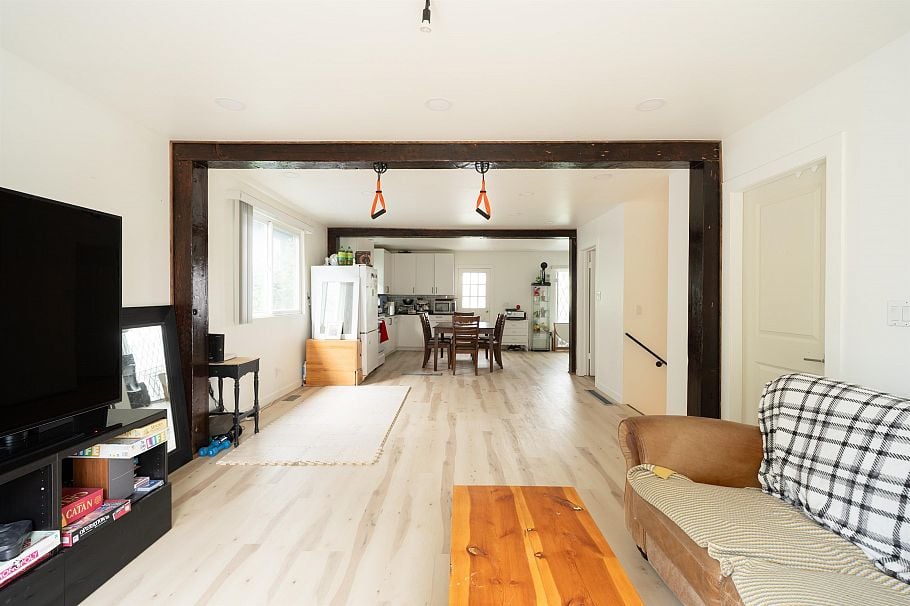 2066 E 23rd Avenue Vancouver, BC - 6
