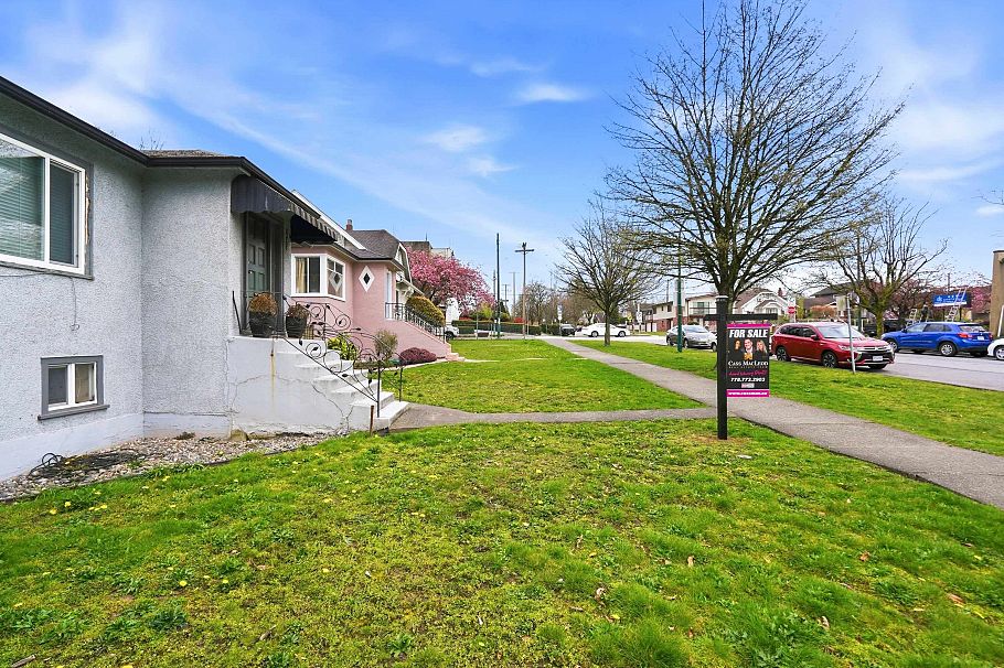2349 E Pender Street Vancouver, BC - 6