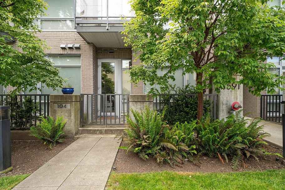 104 1591 Bowser Avenue North Vancouver, BC - 5