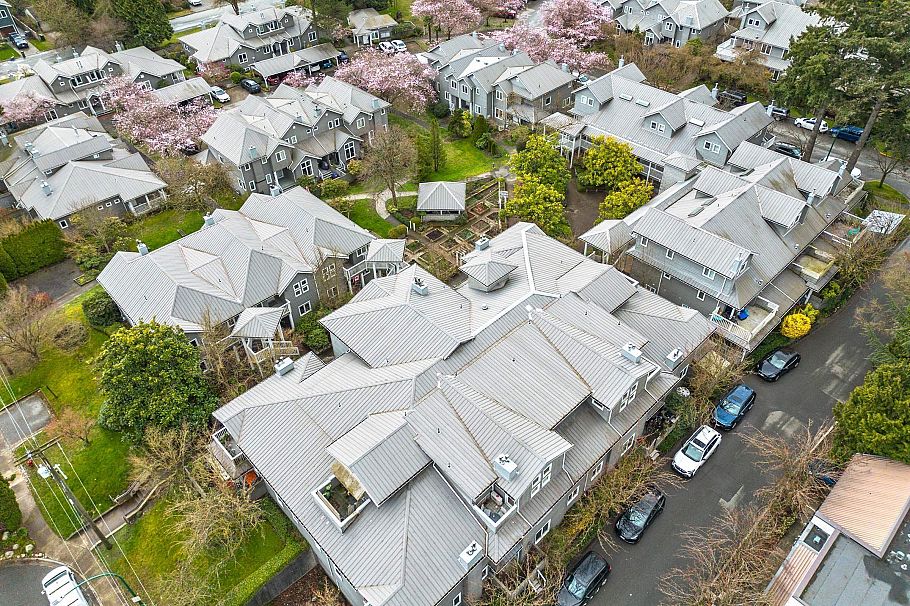 205 1518 Bowser Avenue North Vancouver, BC - 32