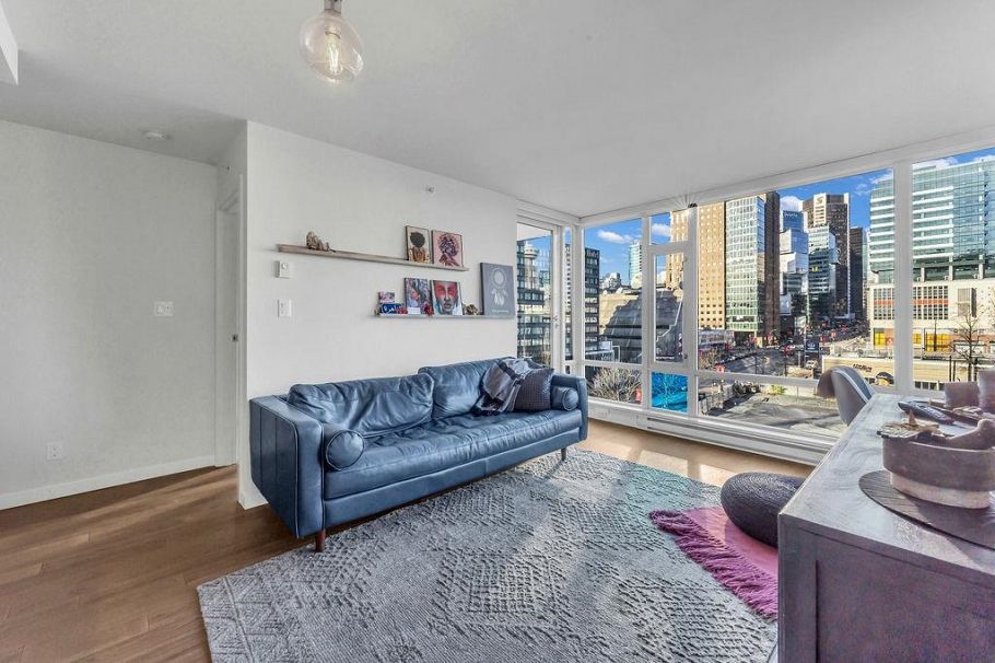 909 161 W Georgia Street Vancouver, BC - 3