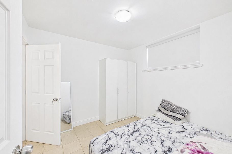 3394 Seaforth Drive Vancouver, BC - 34