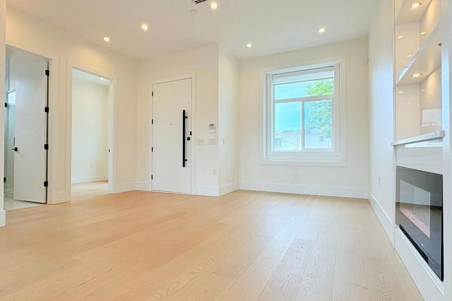 2026 E 32nd Avenue Vancouver, BC - 3