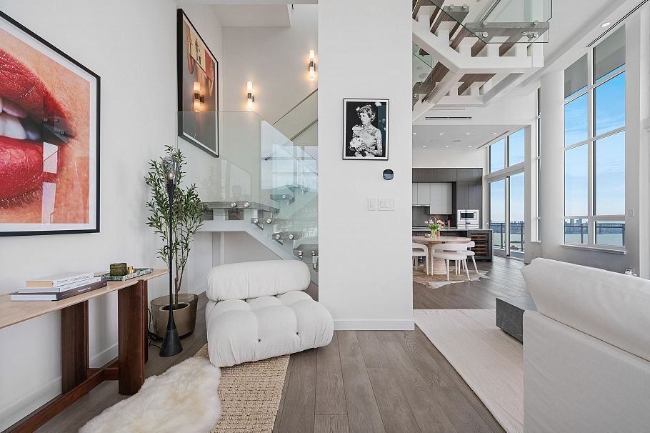 2403 125 E 14th Street North Vancouver, BC - 22