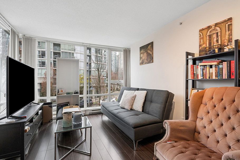 205 1438 Richards Street Vancouver, BC - 2