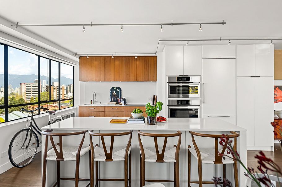 724 1445 Marpole Avenue Vancouver, BC - 1