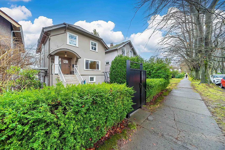 2779 W 13th Avenue Vancouver, BC - 2