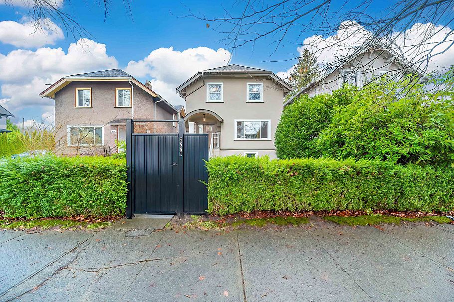2779 W 13th Avenue Vancouver, BC - 1