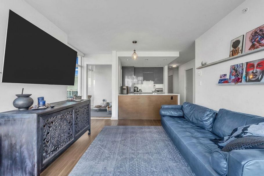 909 161 W Georgia Street Vancouver, BC - 4