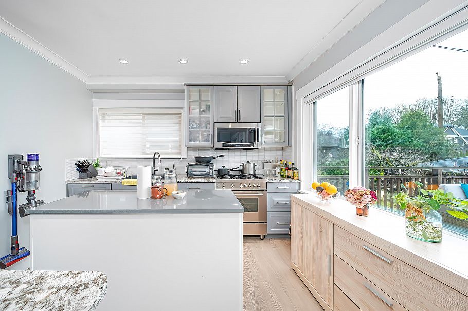 2779 W 13th Avenue Vancouver, BC - 6