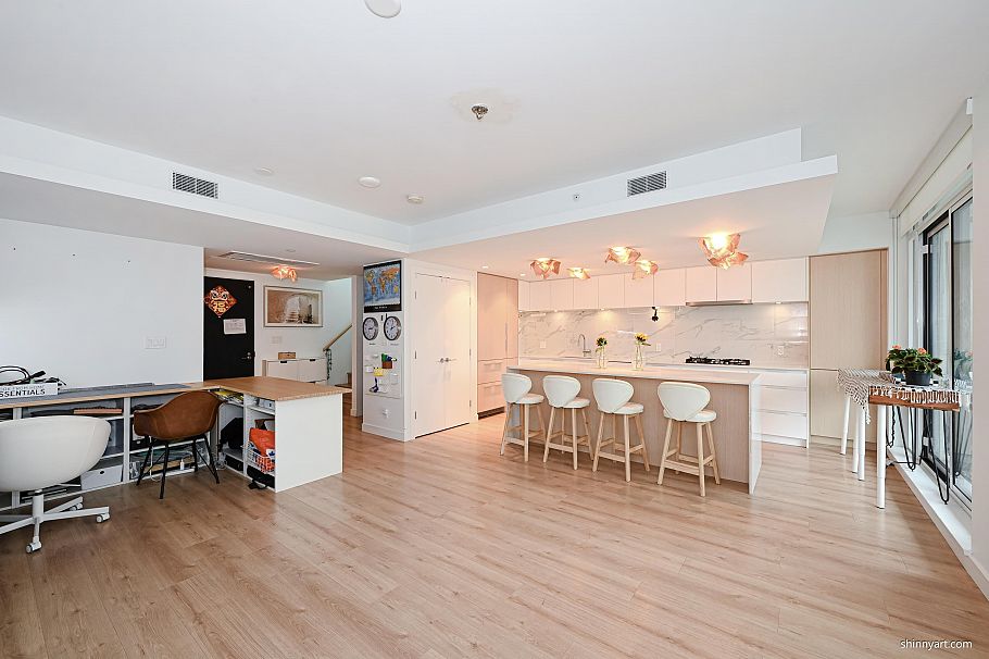 606 1500 Fern Street North Vancouver, BC - 12