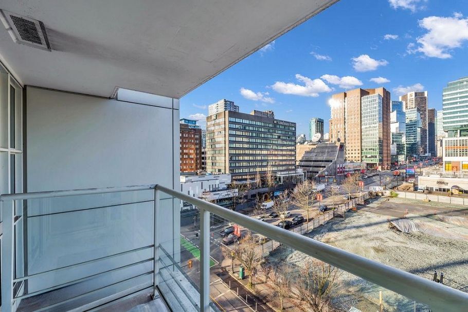 909 161 W Georgia Street Vancouver, BC - 17