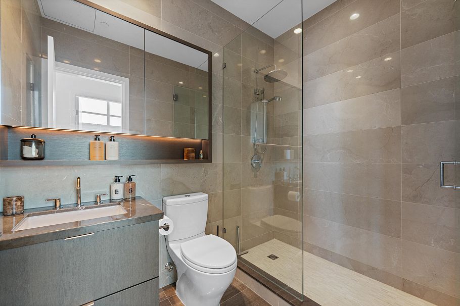 2403 125 E 14th Street North Vancouver, BC - 30