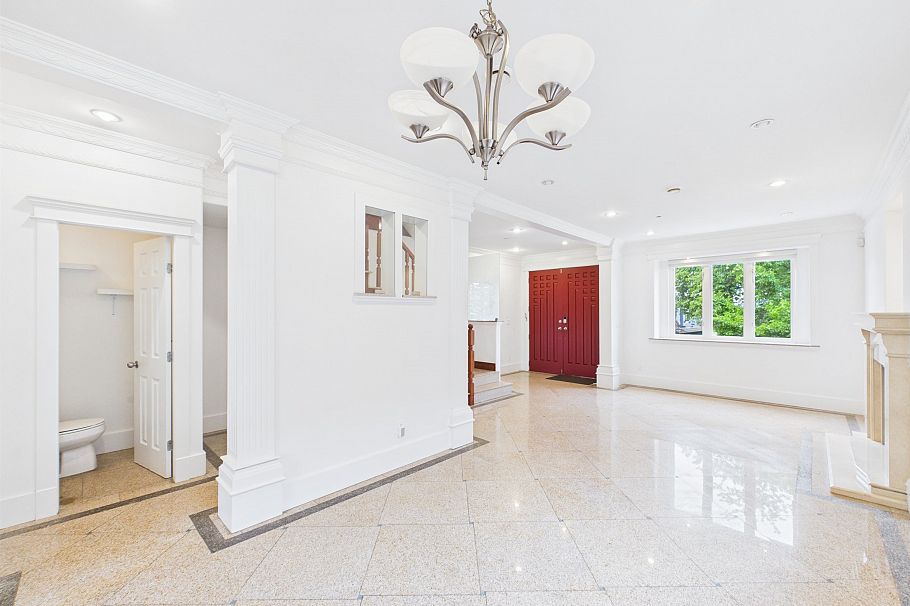 3394 Seaforth Drive Vancouver, BC - 9