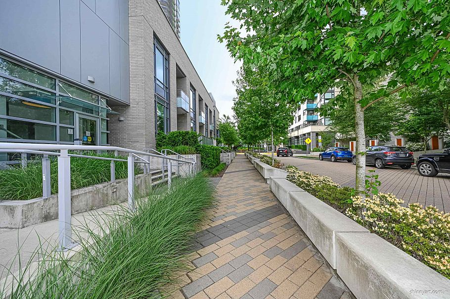 606 1500 Fern Street North Vancouver, BC - 4