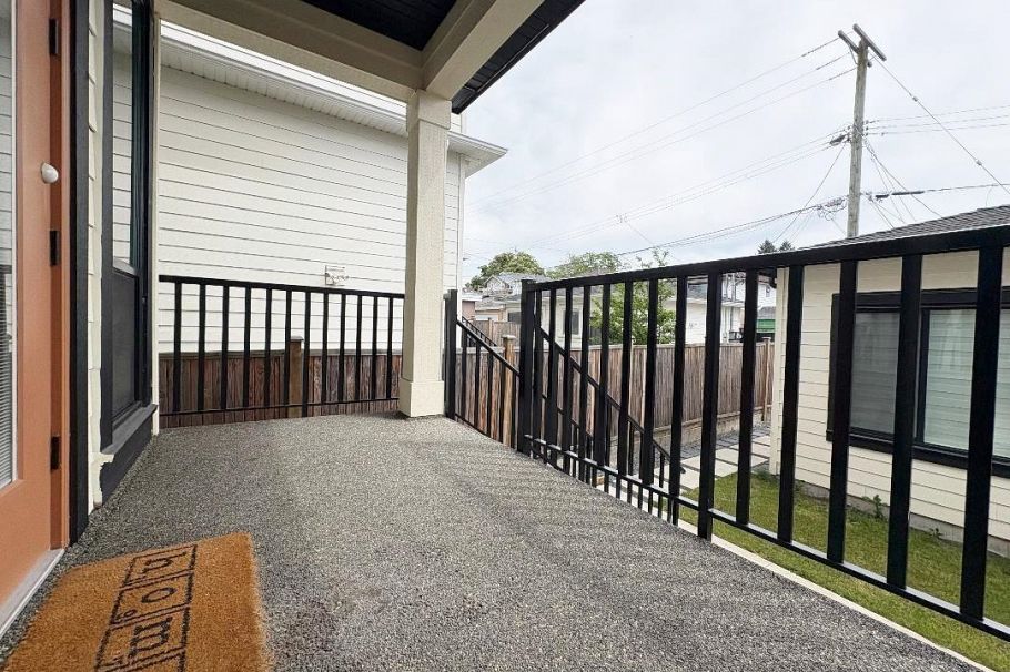 2026 E 32nd Avenue Vancouver, BC - 40