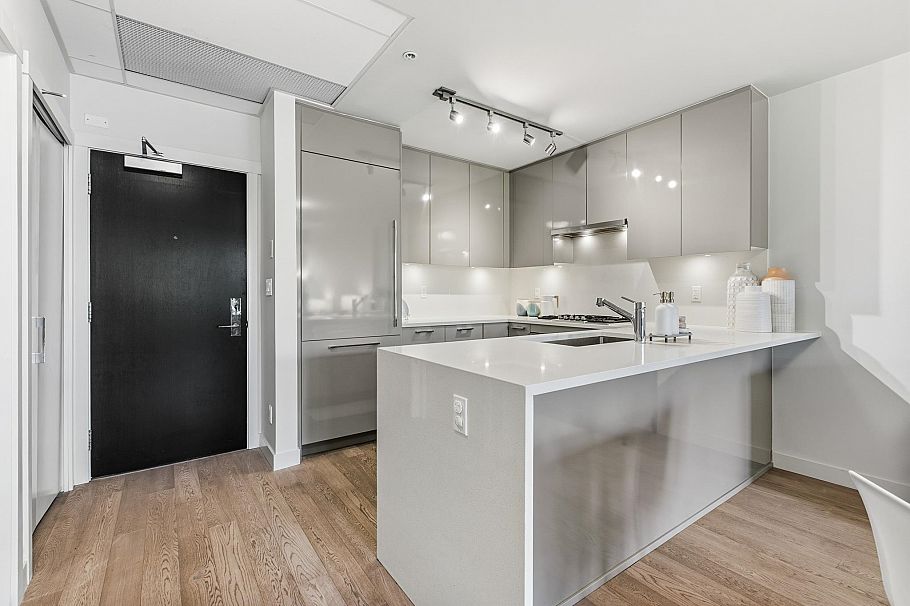 307 4488 Cambie Street Vancouver, BC - 2