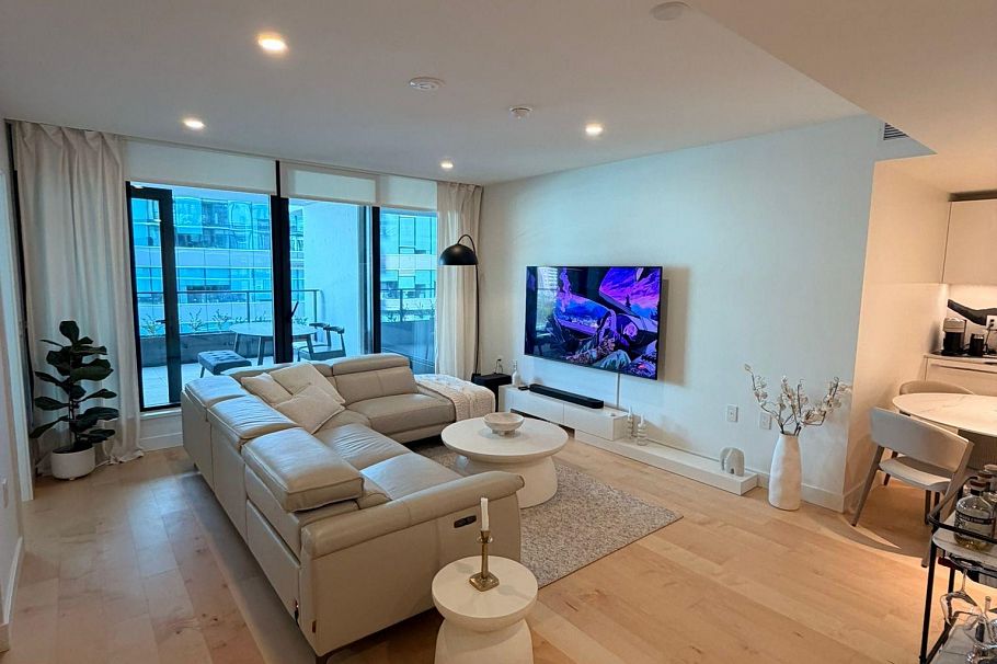 515 135 E 13th Street North Vancouver, BC - 3
