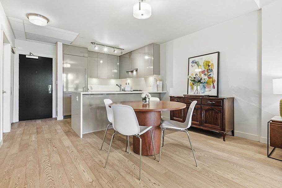 307 4488 Cambie Street Vancouver, BC - 1