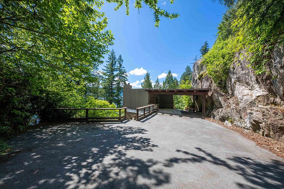 4885 Cove Cliff Place North Vancouver, BC - 37