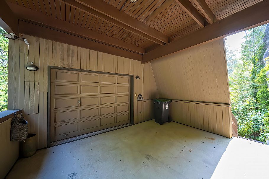 4885 Cove Cliff Place North Vancouver, BC - 40