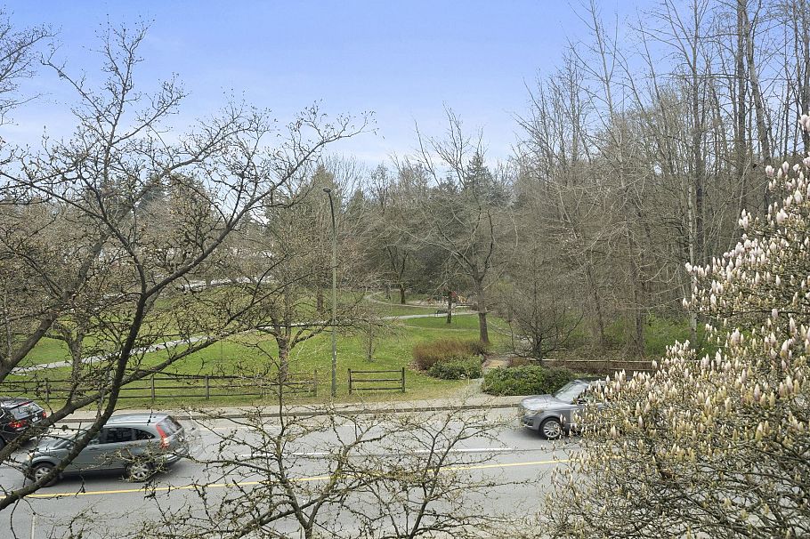 304 1550 Fell Avenue North Vancouver, BC - 27