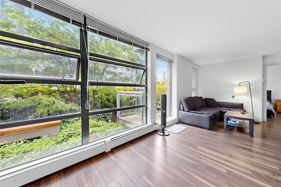 214 1688 Robson Street Vancouver, BC - 9