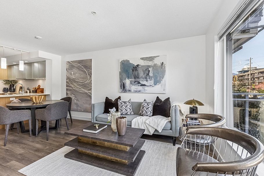 211 221 E 3rd Street North Vancouver, BC - 1