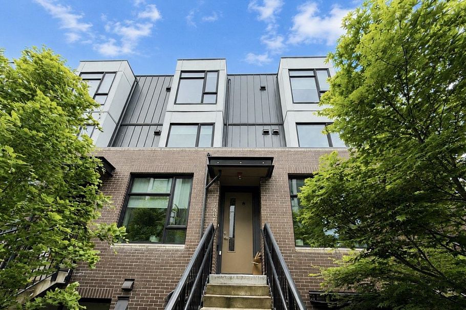 7601 Yukon Street Vancouver, BC - 1